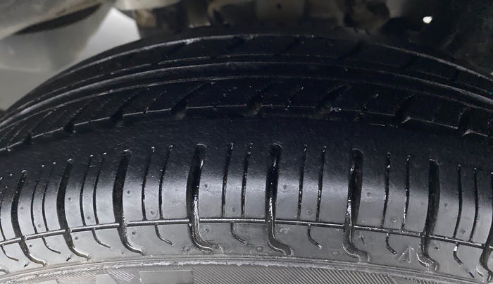 2014 Hyundai Eon ERA PLUS, Petrol, Manual, 51,874 km, Left Rear Tyre Tread