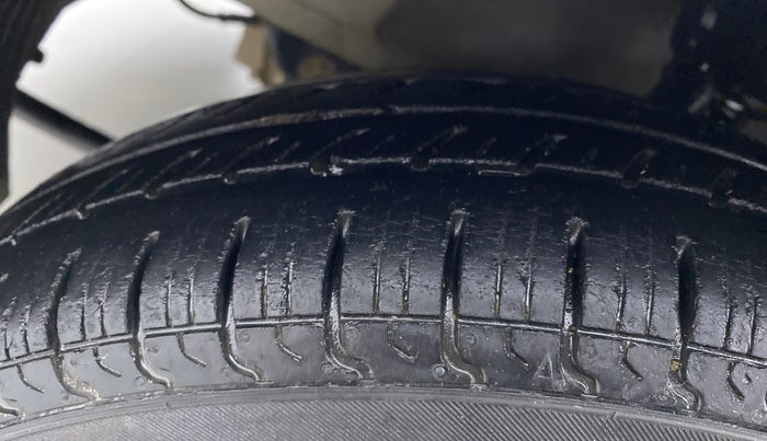2014 Hyundai Eon ERA PLUS, Petrol, Manual, 51,874 km, Left Front Tyre Tread