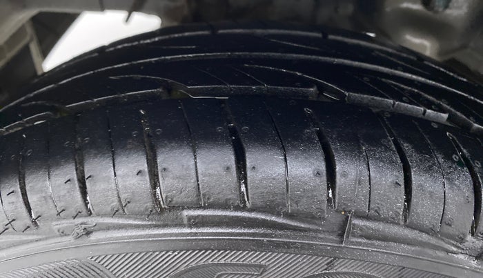 2014 Hyundai Eon ERA PLUS, Petrol, Manual, 51,874 km, Right Rear Tyre Tread