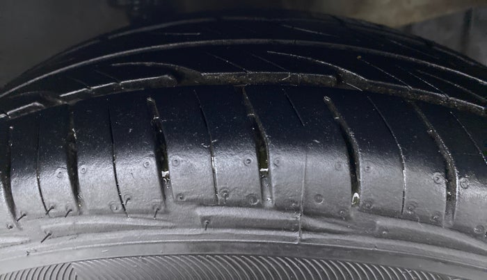 2014 Hyundai Eon ERA PLUS, Petrol, Manual, 51,874 km, Right Front Tyre Tread