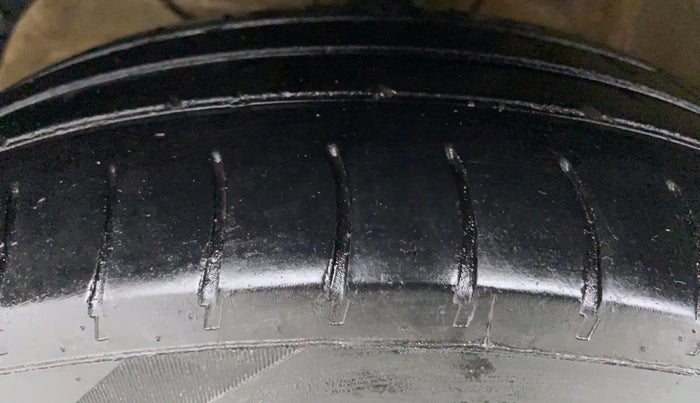 2018 Maruti Swift VDI, Diesel, Manual, 66,188 km, Left Front Tyre Tread