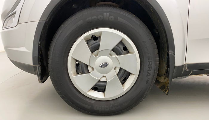 2017 Mahindra XUV500 W6, Diesel, Manual, 69,651 km, Left Front Wheel