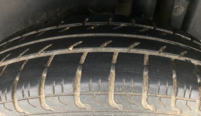 2015 Maruti Swift VXI, Petrol, Manual, 59,406 km, Left Rear Tyre Tread