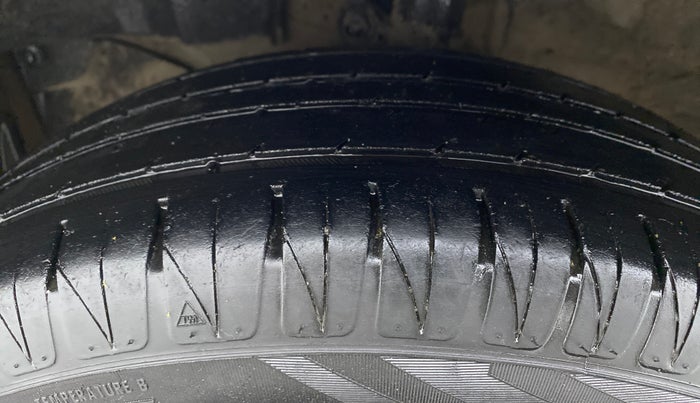 2019 Honda Amaze 1.2L I-VTEC V, CNG, Manual, 99,625 km, Left Front Tyre Tread
