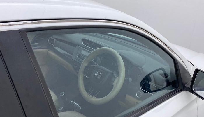 2019 Honda Amaze 1.2L I-VTEC V, CNG, Manual, 99,625 km, Driver-side door - Door visor damaged