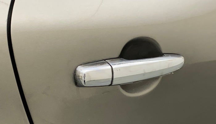 2019 Maruti Baleno DELTA PETROL 1.2, Petrol, Manual, 33,410 km, Right rear door - Chrome on handle has slight discoularation