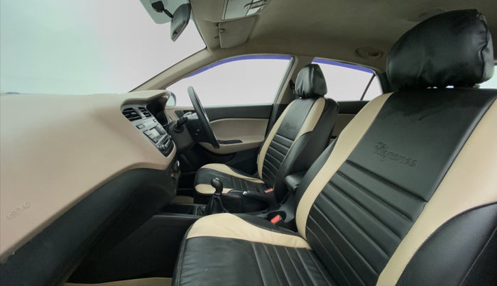 2017 Hyundai Elite i20 SPORTZ 1.2, CNG, Manual, 39,939 km, Right Side Front Door Cabin
