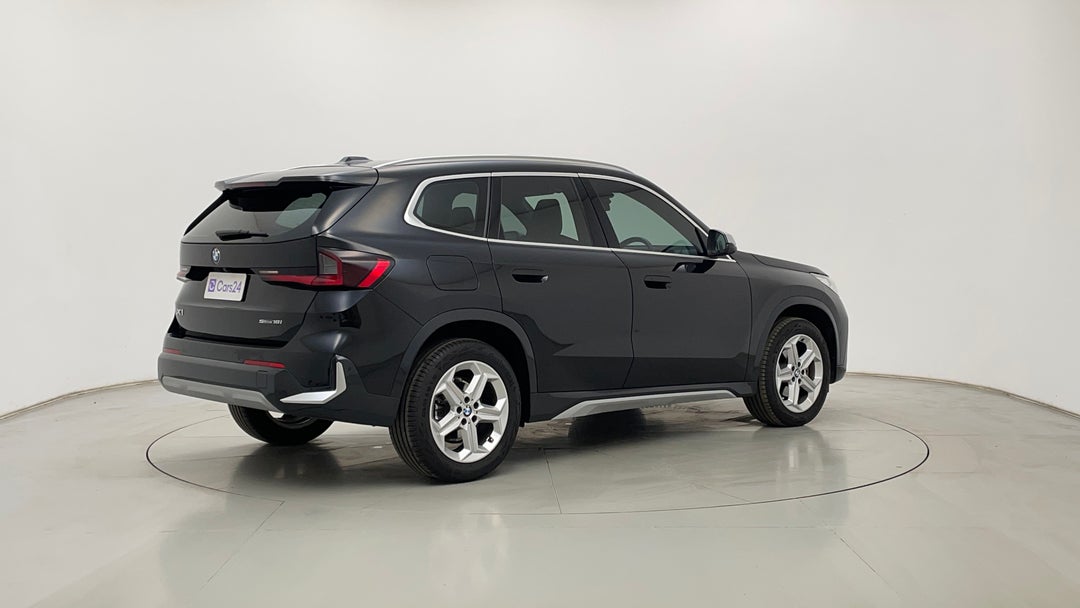 Right Back Diagonal (45- Degree) View