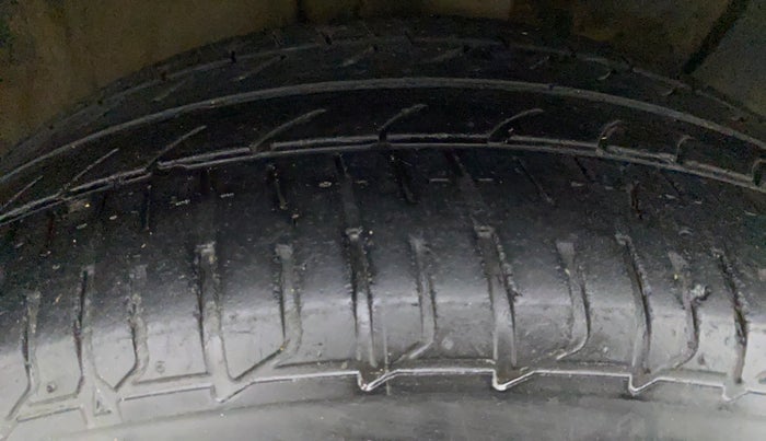 2019 Hyundai Elite i20 1.2  ASTA (O) CVT, Petrol, Automatic, 40,029 km, Right Front Tyre Tread