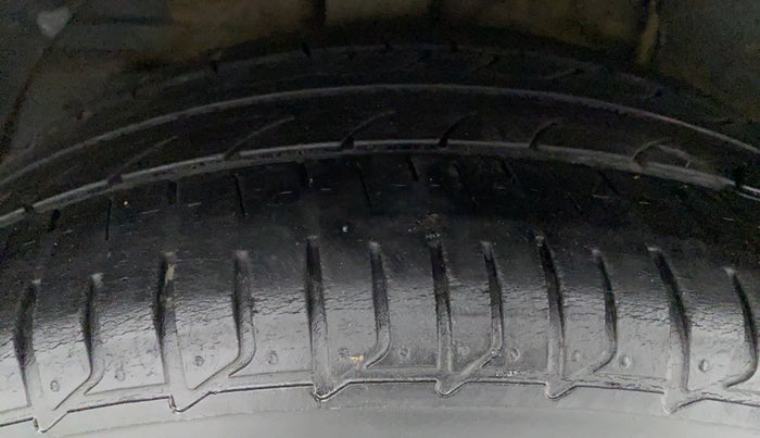 2019 Hyundai Elite i20 1.2  ASTA (O) CVT, Petrol, Automatic, 40,029 km, Left Rear Tyre Tread