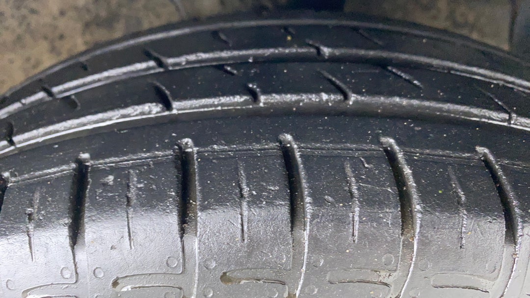 Right Front Tyre Tread