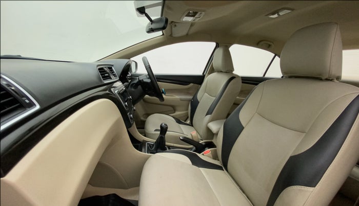 2015 Maruti Ciaz VXI+, Petrol, Manual, 95,738 km, Right Side Front Door Cabin