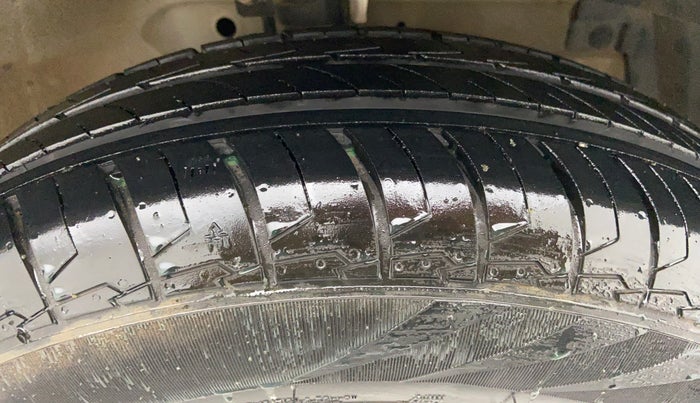 2014 Maruti Swift Dzire VDI BS IV, Diesel, Manual, 79,849 km, Right Front Tyre Tread