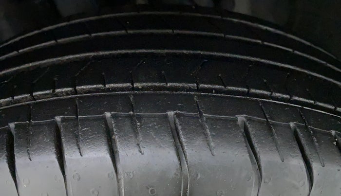 2020 Hyundai VENUE S MT 1.2 KAPPA, Petrol, Manual, 7,304 km, Right Rear Tyre Tread