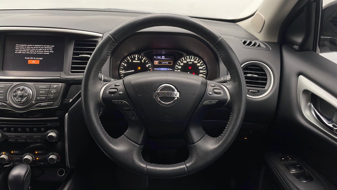 2017 Nissan Pathfinder Ti (4x4), Automatic, 37624 km, Steering Wheel Close-up
