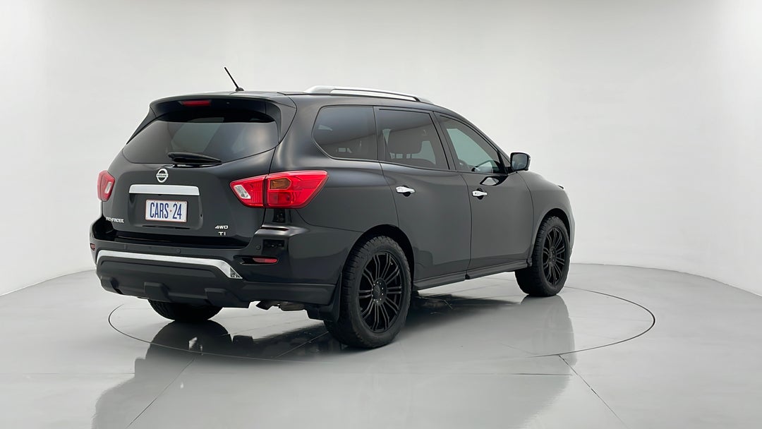 2017 Nissan Pathfinder Ti (4x4), Automatic, 37624 km, Right Back Diagonal (45- Degree) View
