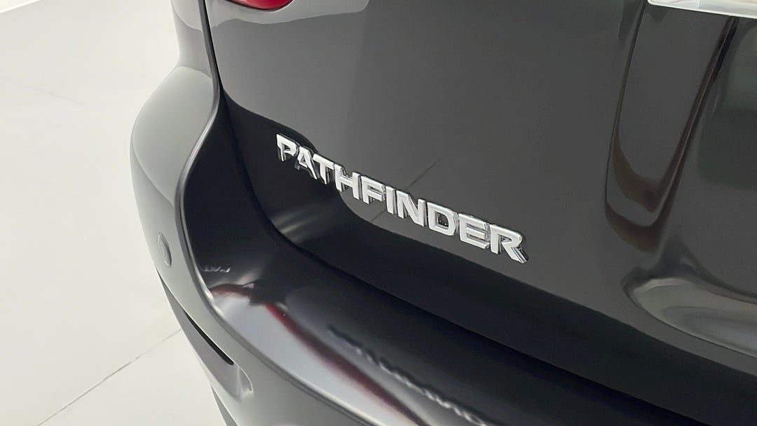 2017 Nissan Pathfinder Ti (4x4), Automatic, 37624 km, Badge (Boot Left Side)