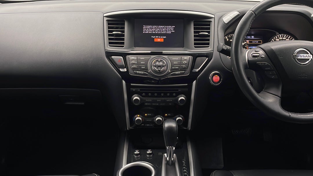 2017 Nissan Pathfinder Ti (4x4), Automatic, 37624 km, Center Console