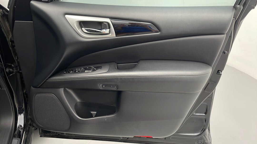 2017 Nissan Pathfinder Ti (4x4), Automatic, 37624 km, Speaker View