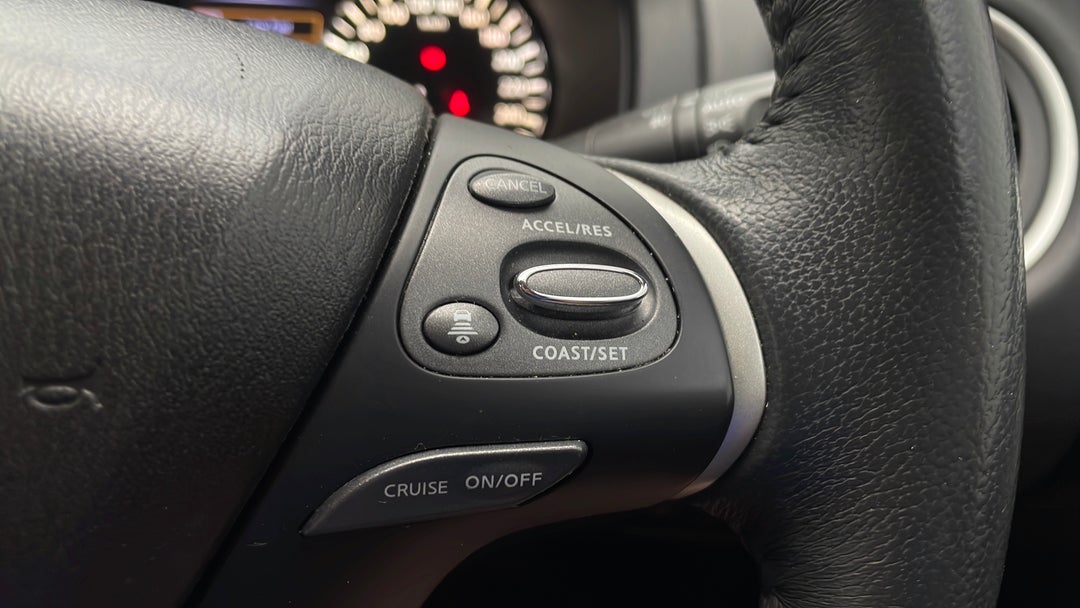 2017 Nissan Pathfinder Ti (4x4), Automatic, 37624 km, Cruise Control