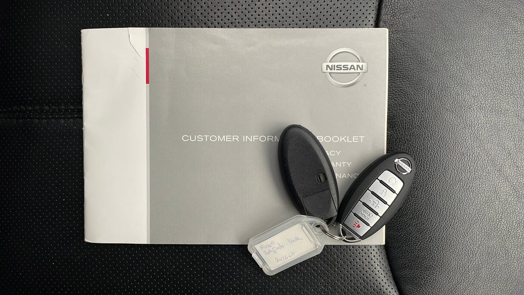 2017 Nissan Pathfinder Ti (4x4), Automatic, 37624 km, Key Close-up