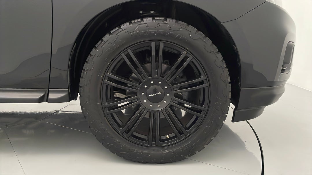 2017 Nissan Pathfinder Ti (4x4), Automatic, 37624 km, Right Front Wheel