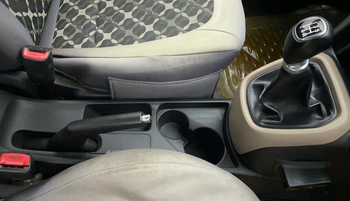 2015 Hyundai Xcent S 1.2, Petrol, Manual, 56,814 km, Gear Lever