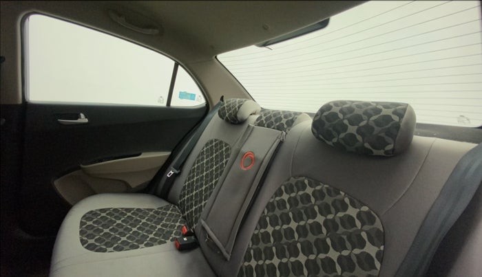 2015 Hyundai Xcent S 1.2, Petrol, Manual, 56,814 km, Right Side Rear Door Cabin