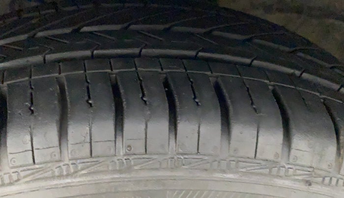 2015 Hyundai Xcent S 1.2, Petrol, Manual, 56,814 km, Left Front Tyre Tread