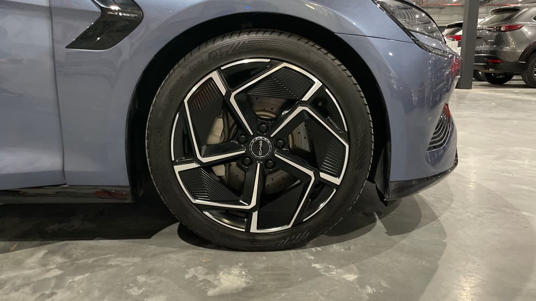 2024 Byd Seal Premium, Automatic, 44320 km, Right Front Wheel