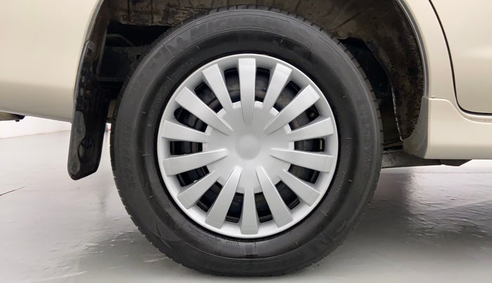 2012 Toyota Innova 2.5 GX 8 STR BS IV, Diesel, Manual, 1,13,870 km, Right Rear Wheel