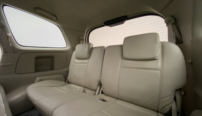 2012 Toyota Innova 2.5 GX 8 STR BS IV, Diesel, Manual, 1,13,870 km, Third Seat Row ( optional )