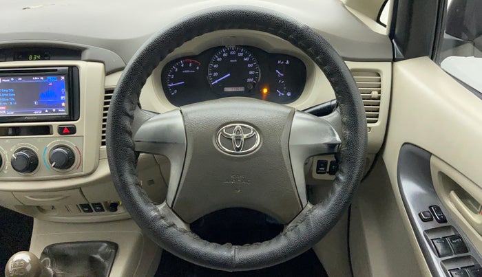 2012 Toyota Innova 2.5 GX 8 STR BS IV, Diesel, Manual, 1,13,870 km, Steering Wheel Close Up