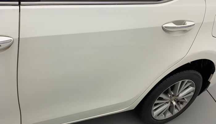 2016 Toyota Corolla Altis VL CVT PETROL, Petrol, Automatic, 1,18,478 km, Rear left door - Minor scratches