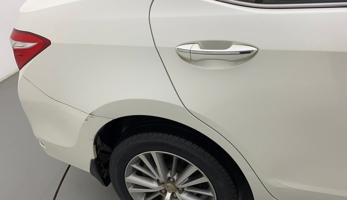 2016 Toyota Corolla Altis VL CVT PETROL, Petrol, Automatic, 1,18,478 km, Right quarter panel - Minor scratches