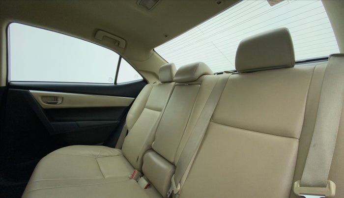2016 Toyota Corolla Altis VL CVT PETROL, Petrol, Automatic, 1,18,478 km, Right Side Rear Door Cabin