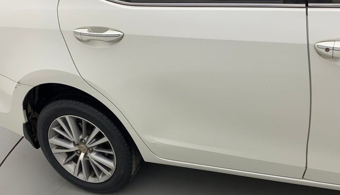 2016 Toyota Corolla Altis VL CVT PETROL, Petrol, Automatic, 1,18,478 km, Right rear door - Slightly dented