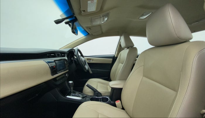 2016 Toyota Corolla Altis VL CVT PETROL, Petrol, Automatic, 1,18,478 km, Right Side Front Door Cabin