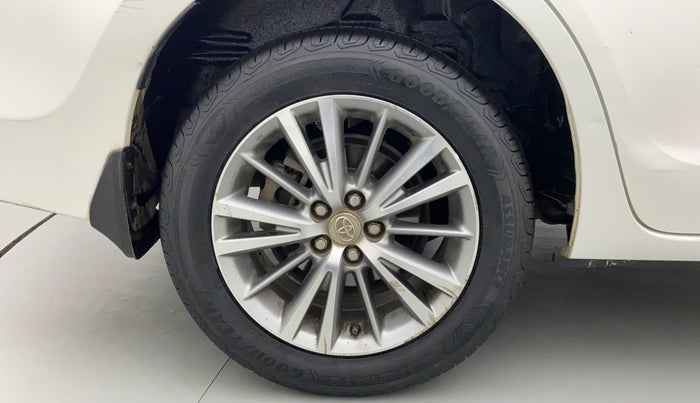 2016 Toyota Corolla Altis VL CVT PETROL, Petrol, Automatic, 1,18,478 km, Right Rear Wheel