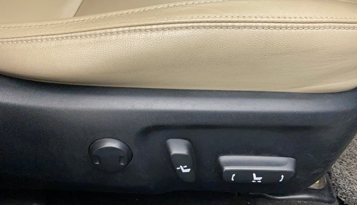 2016 Toyota Corolla Altis VL CVT PETROL, Petrol, Automatic, 1,18,478 km, Driver Side Adjustment Panel