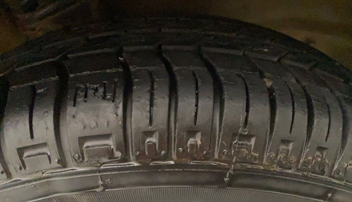 2015 Maruti Alto 800 LXI, Petrol, Manual, 7,166 km, Left Front Tyre Tread