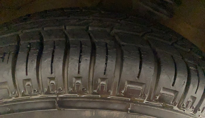 2015 Maruti Alto 800 LXI, Petrol, Manual, 7,166 km, Left Rear Tyre Tread