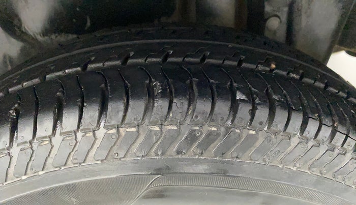 2015 Maruti Swift Dzire VXI, Petrol, Manual, 25,157 km, Left Rear Tyre Tread