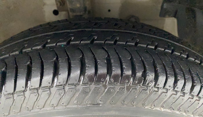 2015 Maruti Swift Dzire VXI, Petrol, Manual, 25,157 km, Right Front Tyre Tread