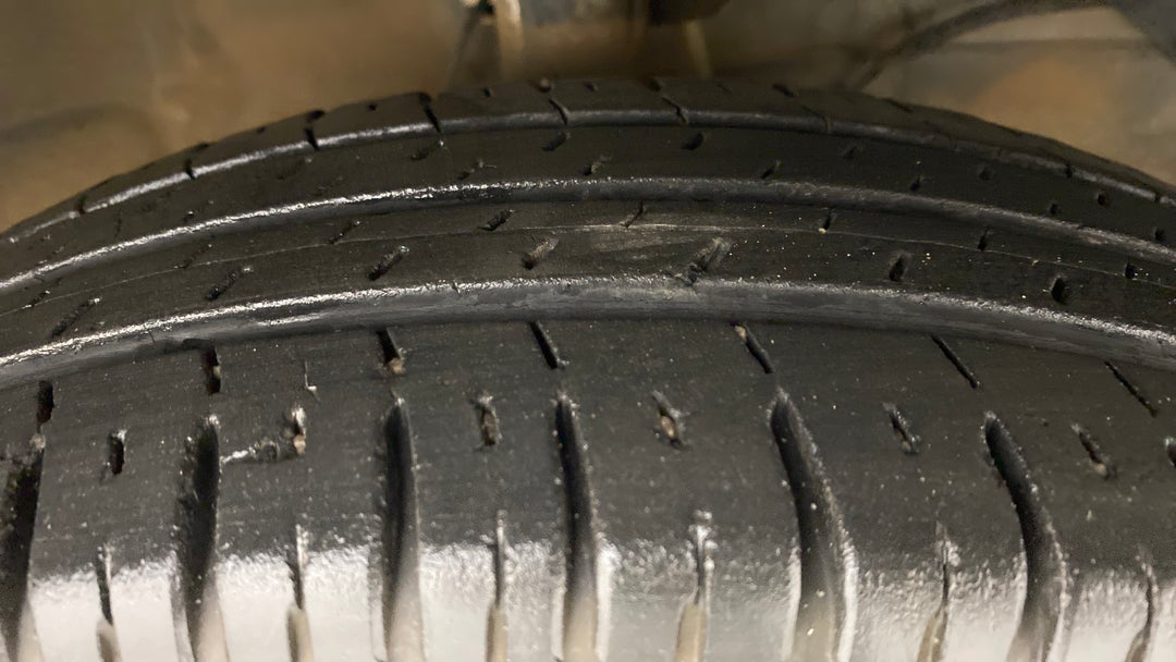 Right Front Tyre Tread