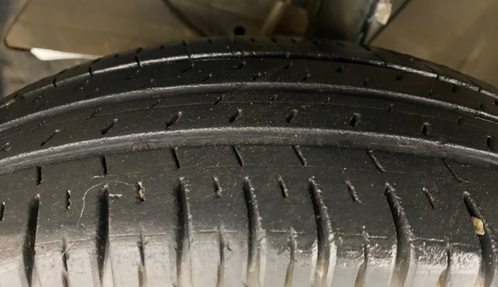2018 Maruti Dzire VXI, Petrol, Manual, 39,398 km, Left Front Tyre Tread