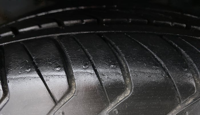 2015 Hyundai Elite i20 ASTA 1.2, Petrol, Manual, 43,324 km, Right Front Tyre Tread