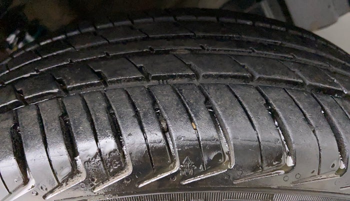 2014 Maruti Wagon R 1.0 VXI, Petrol, Manual, 50,917 km, Left Rear Tyre Tread