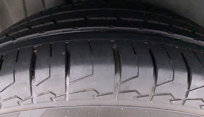 2017 Maruti S Cross ZETA 1.3, Diesel, Manual, 81,104 km, Right Rear Tyre Tread