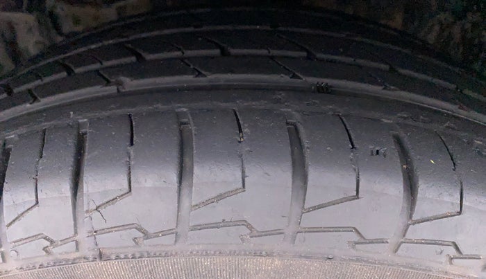 2017 Maruti S Cross ZETA 1.3, Diesel, Manual, 81,104 km, Left Front Tyre Tread